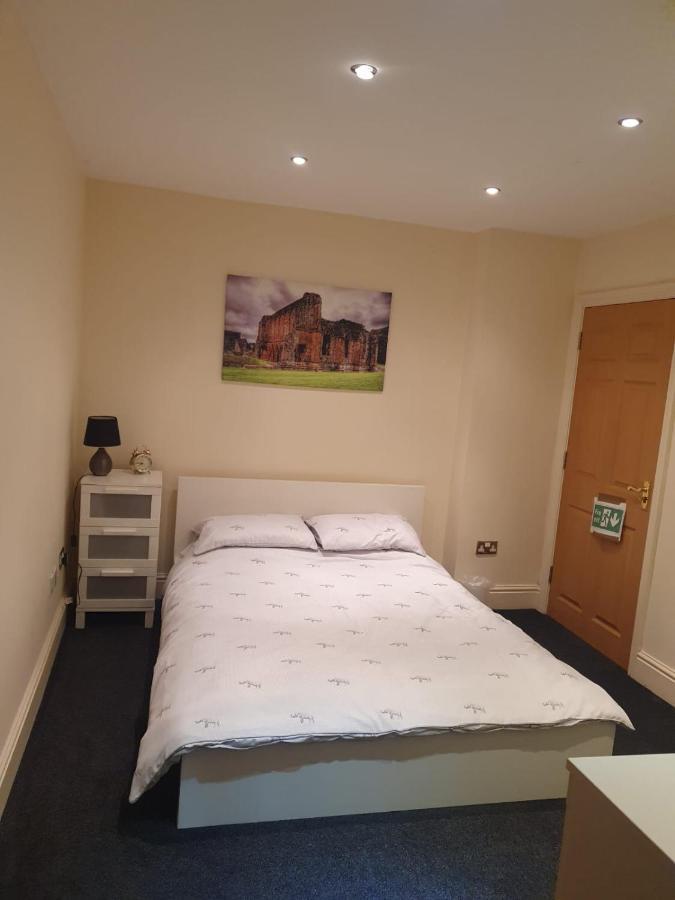 בארו אין פרנס Spacious 2 Bed Appartment Next To Bae With Spa Bath מראה חיצוני תמונה