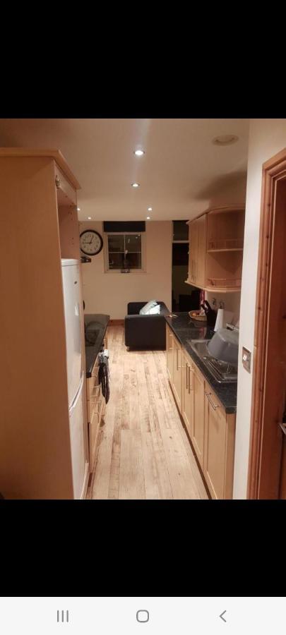 בארו אין פרנס Spacious 2 Bed Appartment Next To Bae With Spa Bath מראה חיצוני תמונה