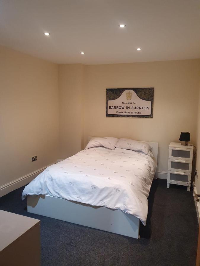 בארו אין פרנס Spacious 2 Bed Appartment Next To Bae With Spa Bath מראה חיצוני תמונה